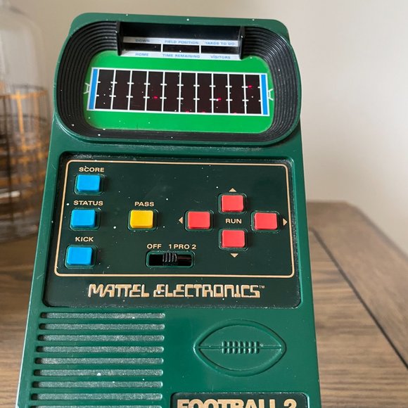 1978 FOOTBALL 2 - Hand Held Video Game - Mattel Inc. - Picture 5 of 13
